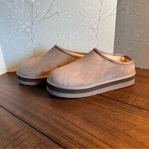 Pawz Women’s Beige Platform Clog Slippers Size 11